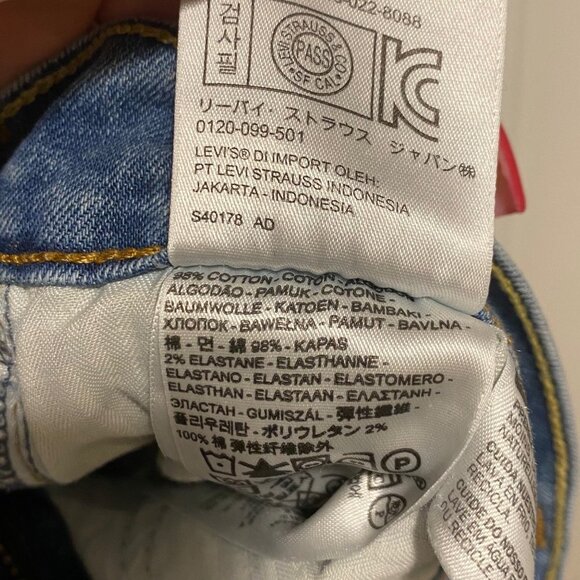 Levi’s Distressed Boyfriend Jeans In Medium Wash Size 28 - Picture 7 of 7